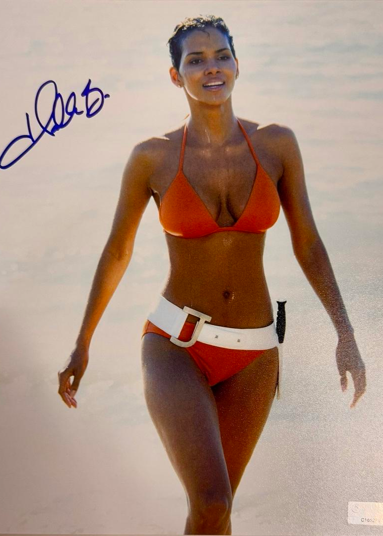 Halle Berry Signed 8x10 Photo (James Bond) - Celebrity Authentics